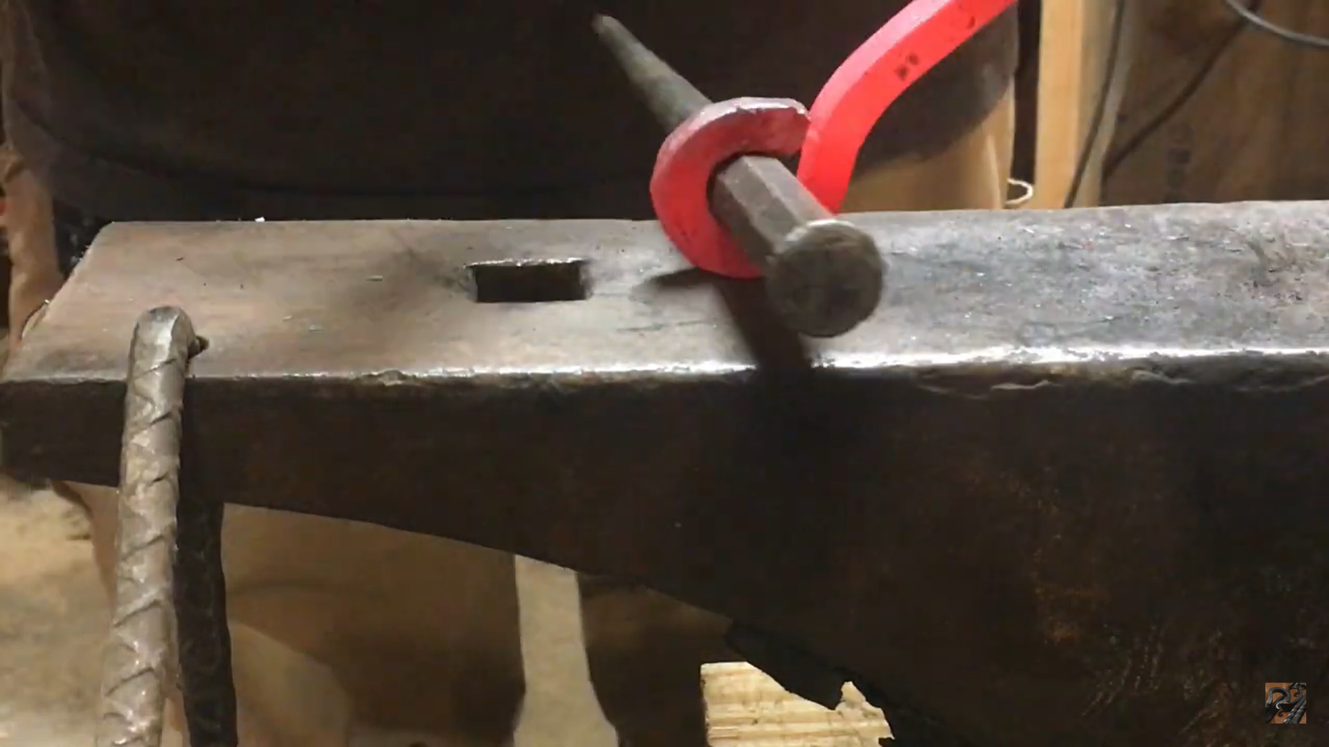 How to forge a gate hook